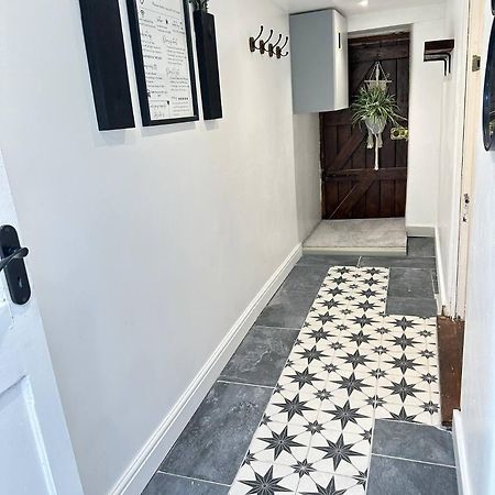 Cosy Stylish Studio Apartment Троубридж Экстерьер фото