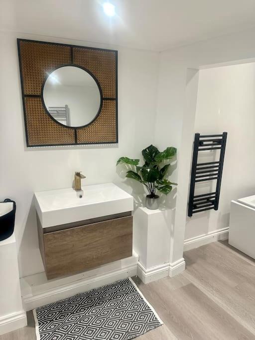 Cosy Stylish Studio Apartment Троубридж Экстерьер фото