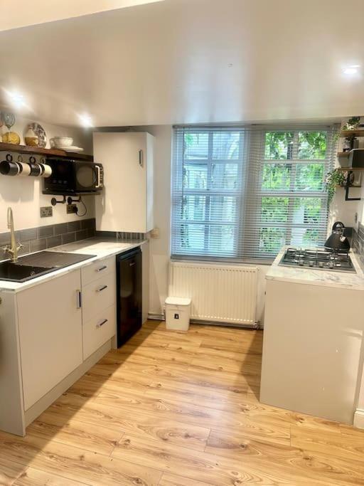 Cosy Stylish Studio Apartment Троубридж Экстерьер фото