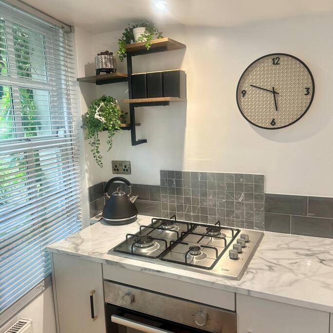 Cosy Stylish Studio Apartment Троубридж Экстерьер фото