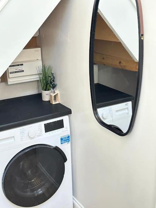 Cosy Stylish Studio Apartment Троубридж Экстерьер фото